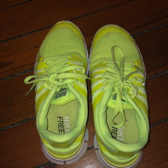 highlighter nike shoes